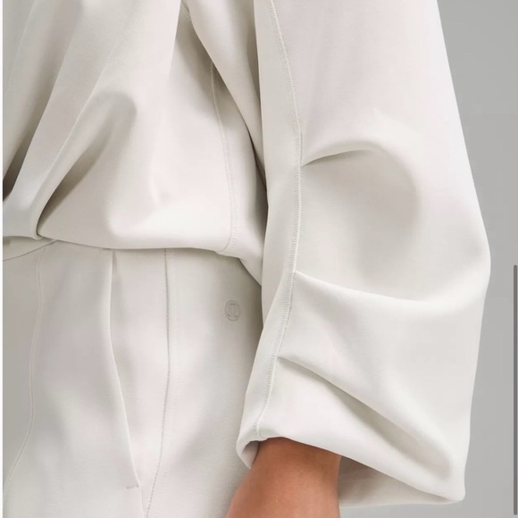 Lululemon Softstreme voluminous sleeve crew neck Sz L - NWT! - Picture 2 of 6